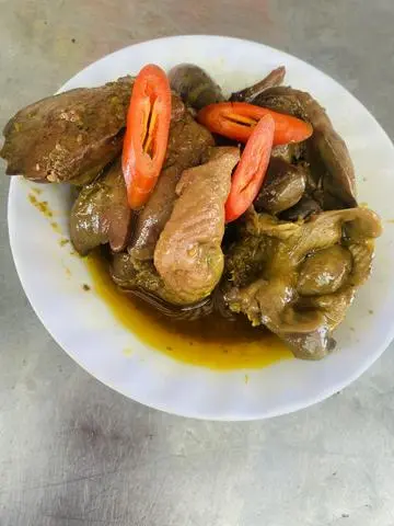 Hình ảnh Cơm Lòng Gà Kho Cà Ri Sả Ớt