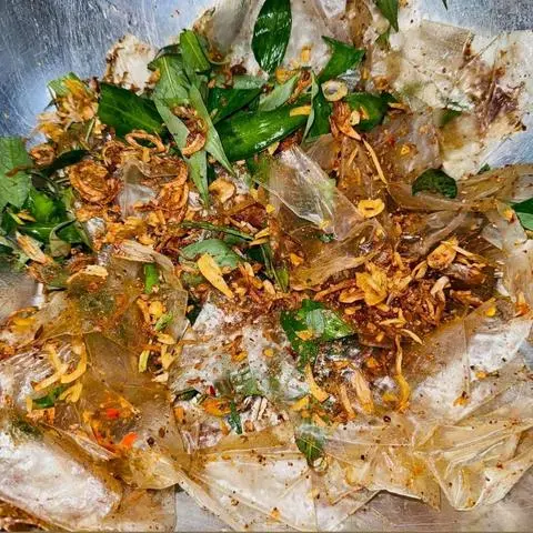 Hình ảnh Bánh Tráng Muối Sặc Rau Râm