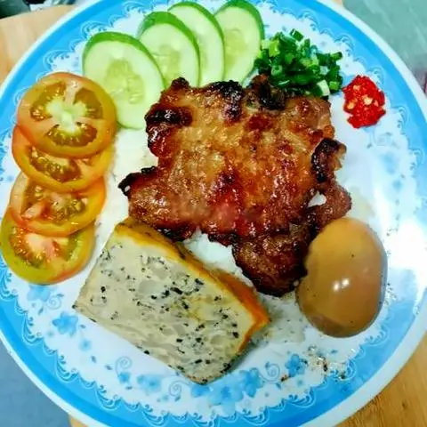 Hình ảnh Cơm sườn chả trứng kho