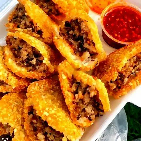 Hình ảnh Combo Xôi Chiên Phần 2 Cái - Trà sữa thập cẩm 