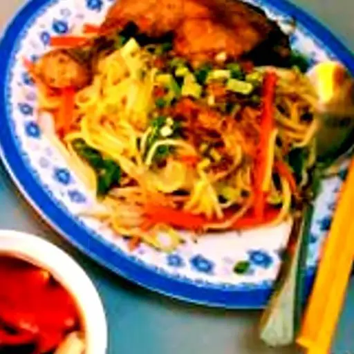 Hình ảnh Mì trộn gà quay