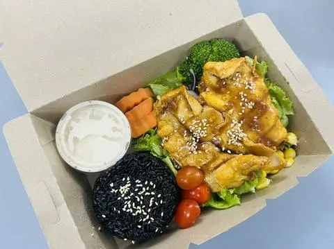 Hình ảnh Cơm gạo lứt - ức gà nướng sốt teriyaki