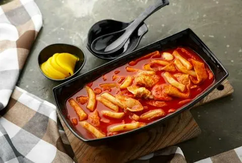 Hình ảnh Tokbokki (bánh gạo xào cay) - phần lớn