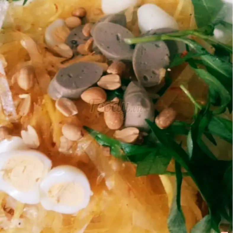 Hình ảnh BÁNH TRÁNG TRỘN (CHẢ BÒ, TRỨNG CÚT)+ XOÀI