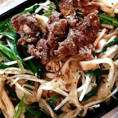 Hình ảnh Hủ tiếu áp chảo bò