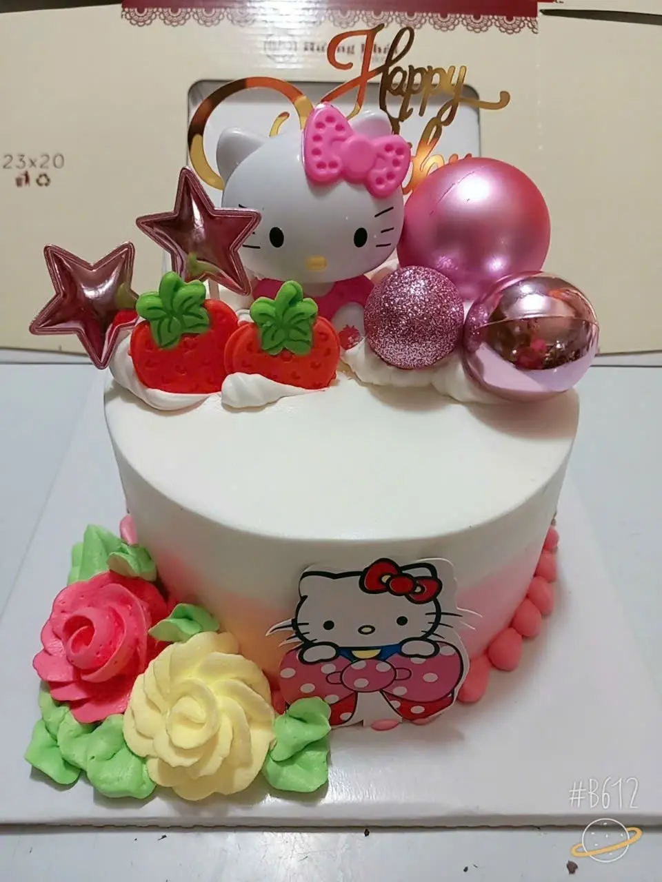 Hình ảnh bánh kem trang trí hellokity 15cm