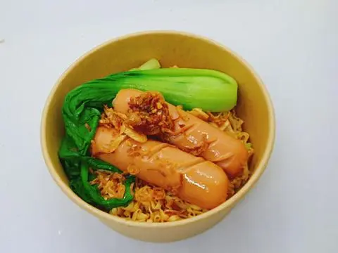 Hình ảnh Mì Trộn Sốt Thái Xúc Xích
