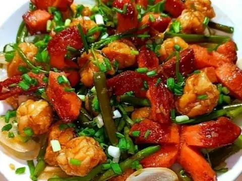 Hình ảnh combo thập cẩm cá viên chiên sốt mắm bơ tỏi 12 loại lớn 