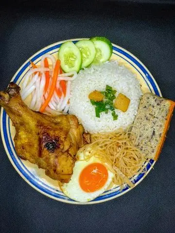 Hình ảnh Cơm đùi gà hợp phong