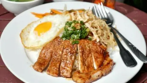 Hình ảnh Cơm Tấm Sườn + Bì + Trứng