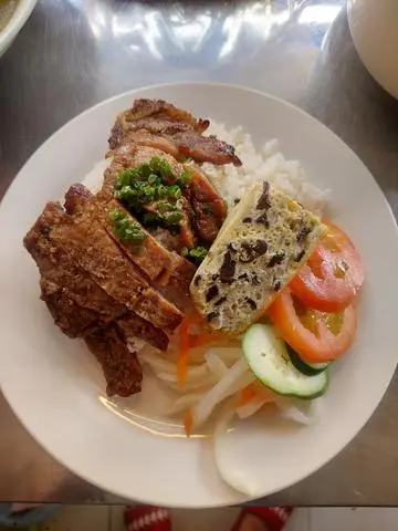 Hình ảnh Cơm sườn chả