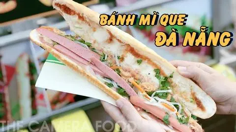 Hình ảnh Bánh mì que pate, chà bông, xúc xích