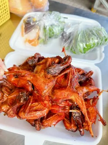 Hình ảnh 6 Con Cút Chiên Bơ + Tặng 1 Chai Sâm