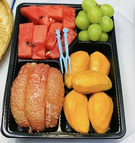 Hình ảnh Khay Hoa Quả Cắt Sẵn Theo Mùa 4 Món 