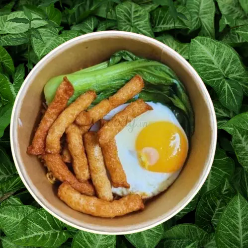 Hình ảnh Mì trộn trứng + chả cá sợi