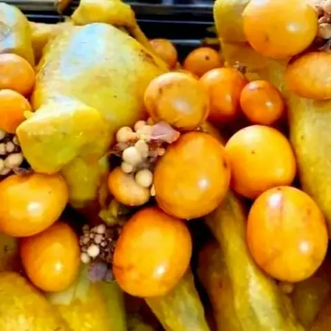 Hình ảnh Gà ta ủ muối nguyên con đầy đủ ôm trứng - Kèm rau dưa - nước chấm thần thánh