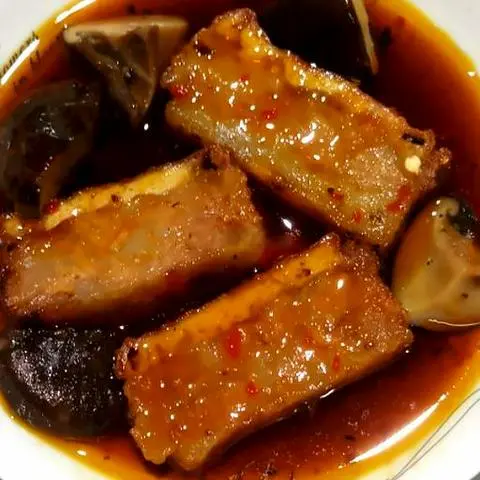 Hình ảnh Ba Chỉ Nấm Đông Cô Kho Nước Dừa