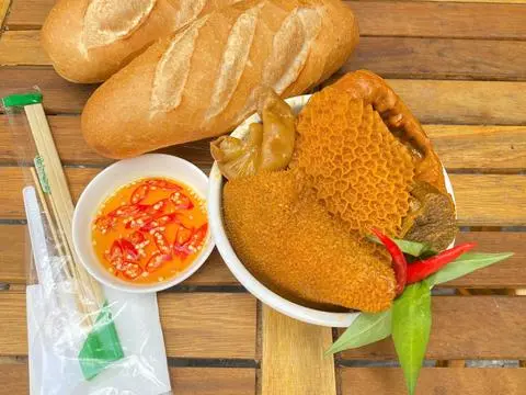 Hình ảnh Phá Lấu Bò Lớn + 1 Bánh Mì