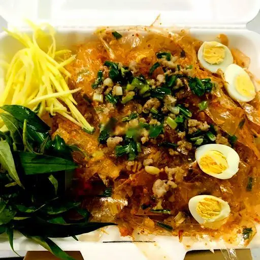 Hình ảnh Bánh Tráng Trộn Mỡ Hành Thịt Bằm Hộp To