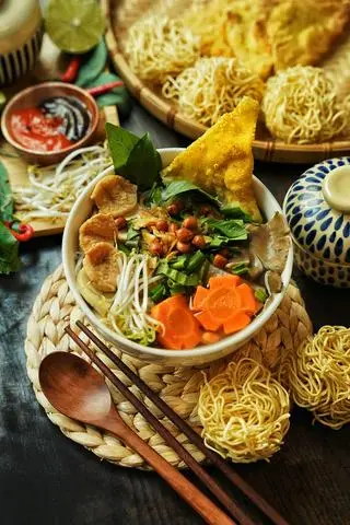 Hình ảnh Hủ tiếu mì chay nhân tâm tô lớn