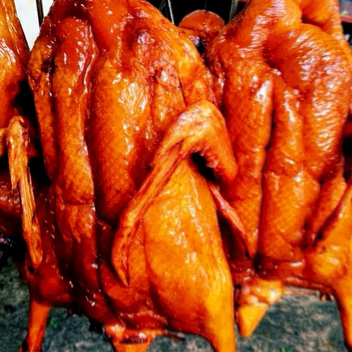 Hình ảnh Vịt quay lu Một Con Lớn