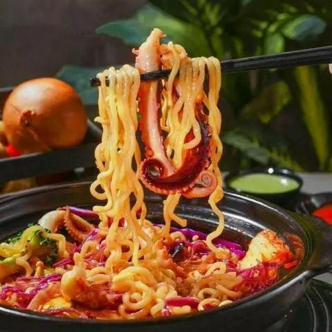 Hình ảnh Mì Bạch Tuột Xốt Cay
