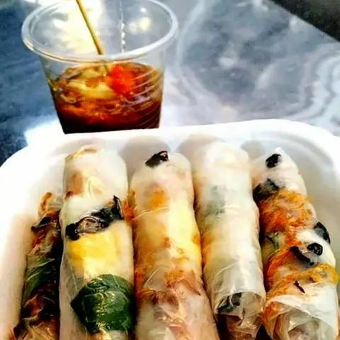 Hình ảnh Bánh tráng cuốn sốt bơ me size lớn