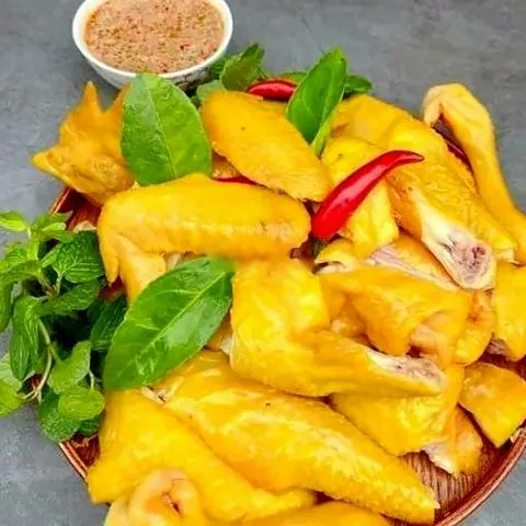 Hình ảnh Gà ta ủ muối nguyên con ăn nóng - kèm rau dưa - nước chấm thần thánh