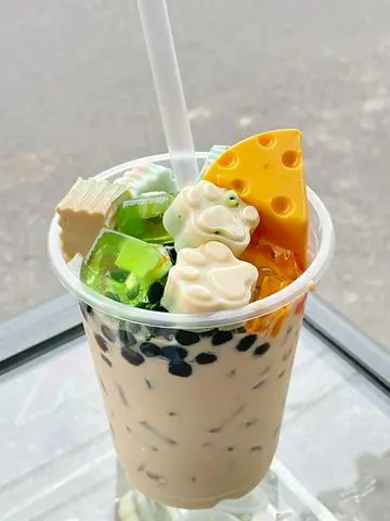 Hình ảnh Trà sữa cá mập ly khổng lồ