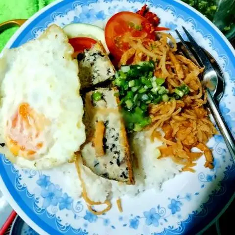 Hình ảnh Cơm bì chả ốp la