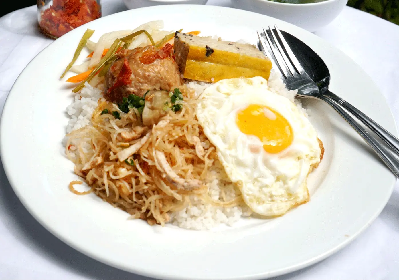 Hình ảnh Cơm Xíu Mại - Bì - Chả - Ốp La