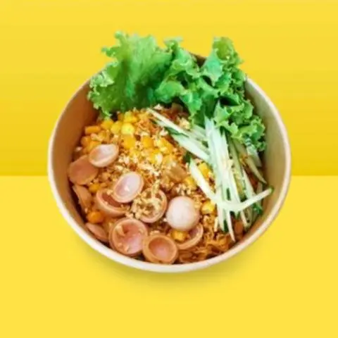 Hình ảnh Mì Trộn Xúc Xích Sốt Mắm Tỏi