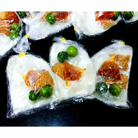 Hình ảnh Bánh tráng chấm sa tế muối tắc