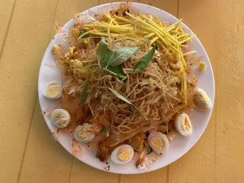 Hình ảnh Bánh tráng trộn bì heo