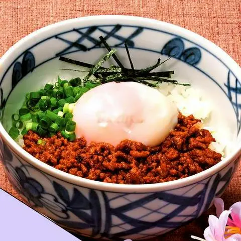 Hình ảnh Chén Cơm Thịt Băm & Trứng Chần