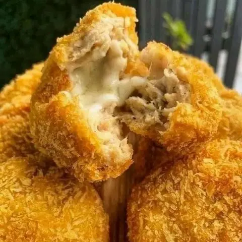 Hình ảnh Bánh Gà Phô Mai- 2 Bánh ( Không Chiên Nước Mắm)