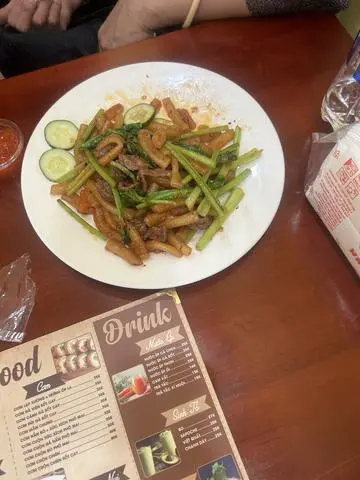 Hình ảnh Nui xào bò - trà tắc
