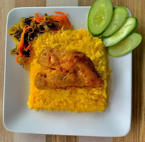 Hình ảnh Cơm chiên má đùi + canh