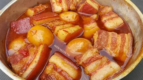 Hình ảnh Cơm thịt kho tàu nước dừa tươi 