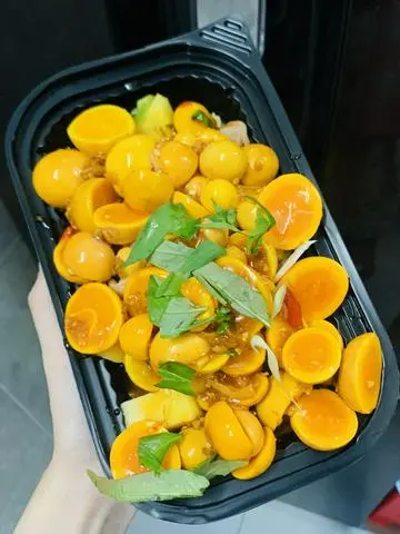 Hình ảnh Trứng gà non sốt thái size M-Lòng đào 