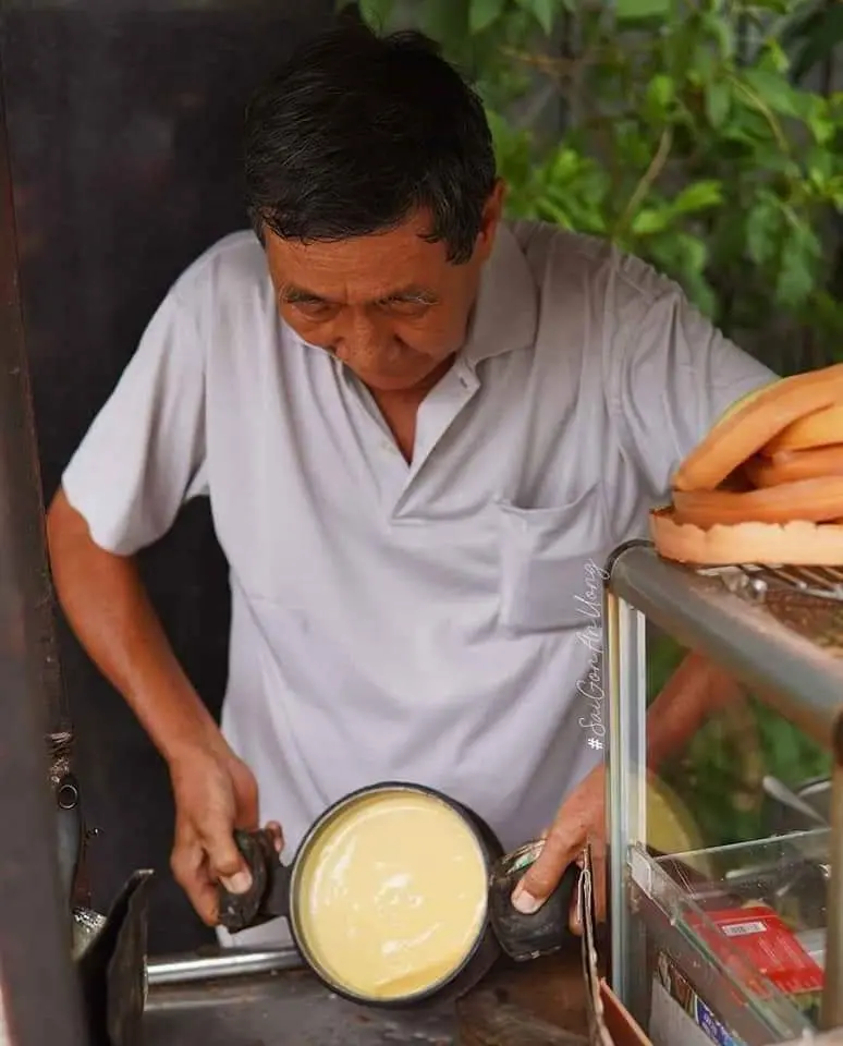 Hình ảnh Bánh vàng nhân đậu phộng