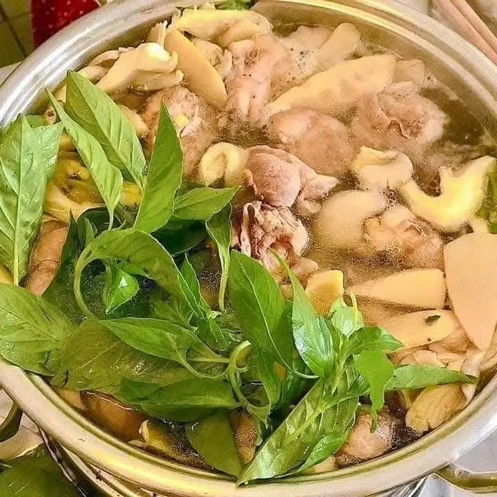 Hình ảnh Lẩu Gà Lá É Vừa 