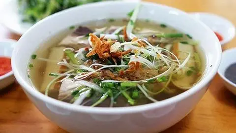 Hình ảnh Bánh canh bột gạo cá ngừ + chả cá ninh hoà 