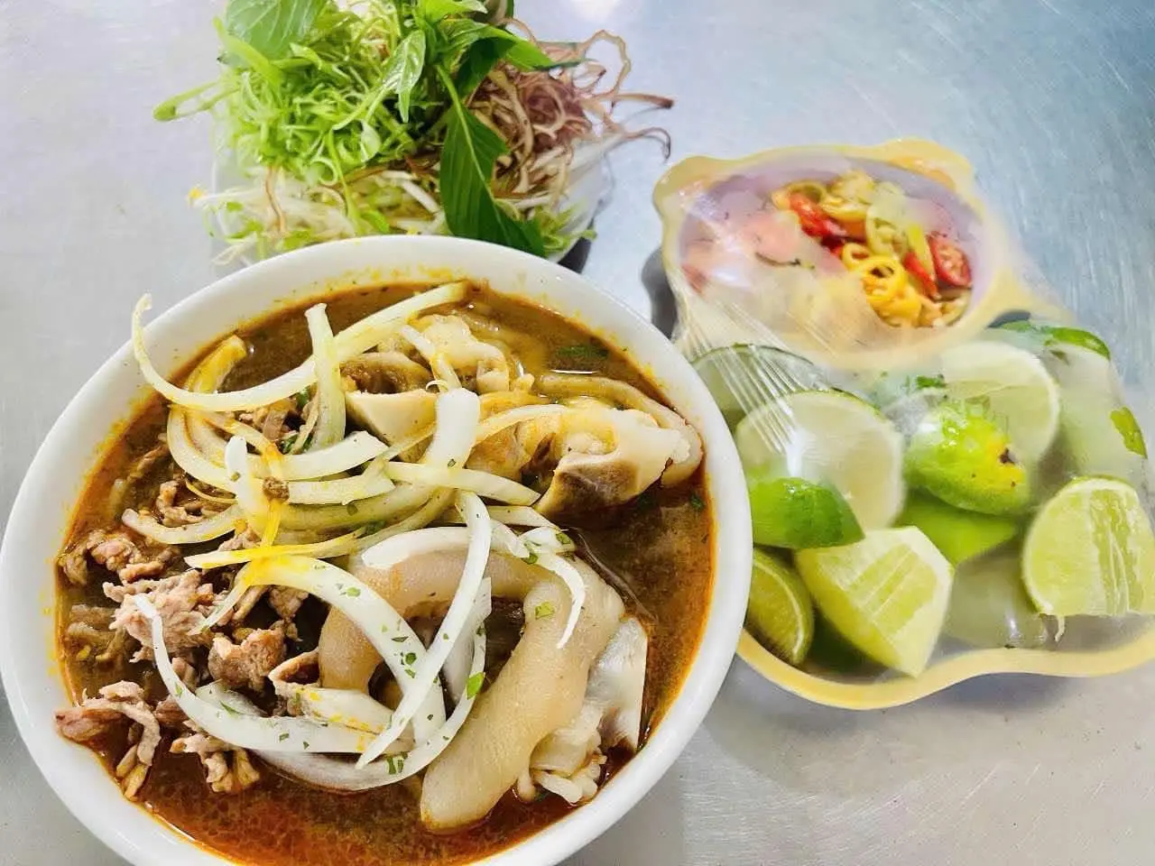 Hình ảnh Bún bò tái giò