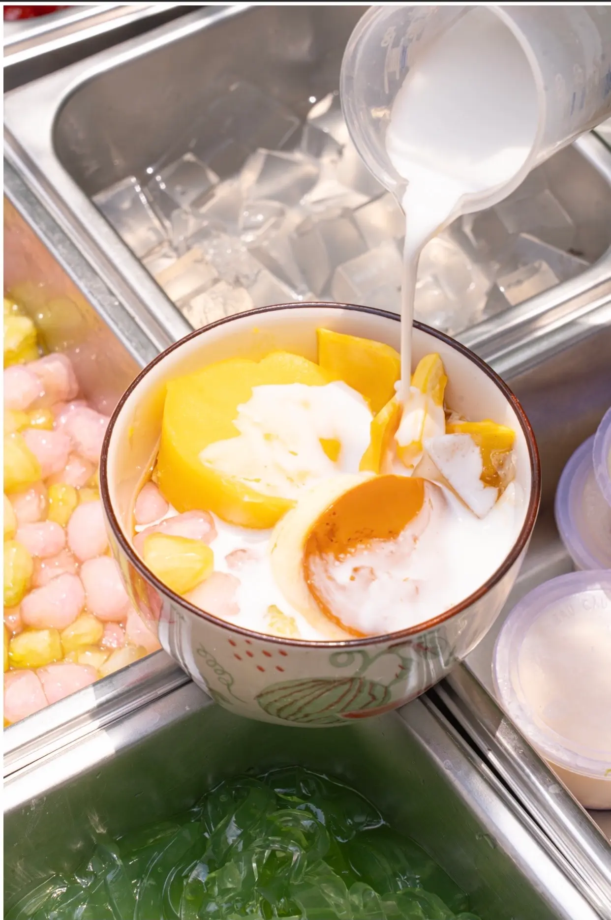 Hình ảnh Chè Sương sa hạt lựu bánh Flan