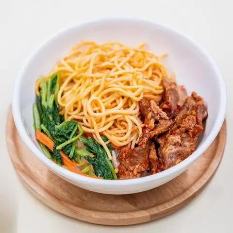 Hình ảnh Mì heo xào tương cay