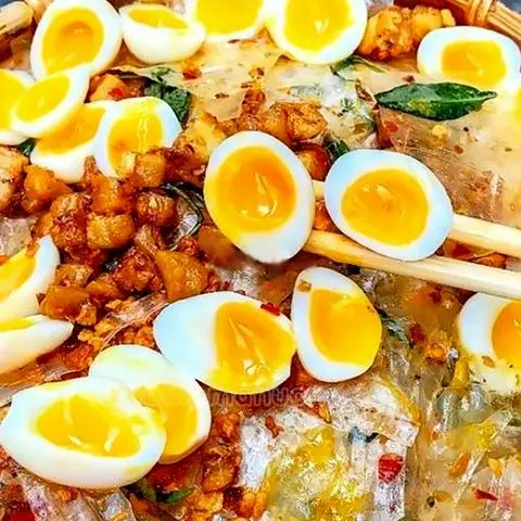 Hình ảnh Bánh tráng trộn cút lòng đào tóp mỡ