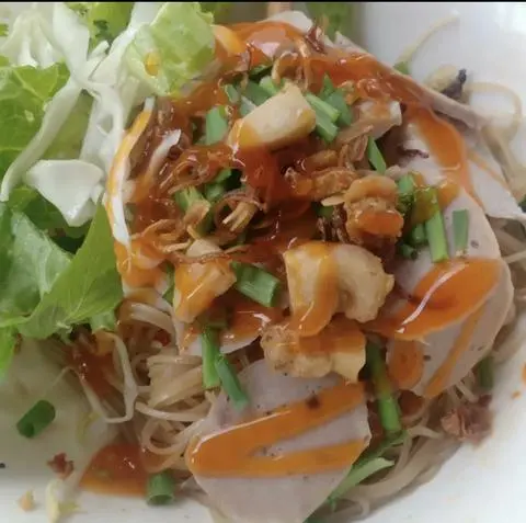 Hình ảnh Hủ tíu thịt + bò viên +trứng cút + huyết