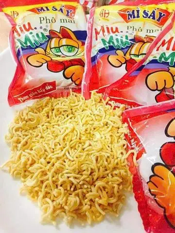 Hình ảnh 10 gói mì trẻ em tuổi thơ Miu Miu