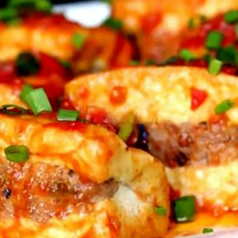 Hình ảnh Cơm đậu hũ nhồi thịt sốt cà